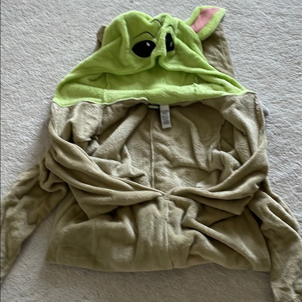 Used Star Wars yoda adult onsie - Picture 5 of 6
